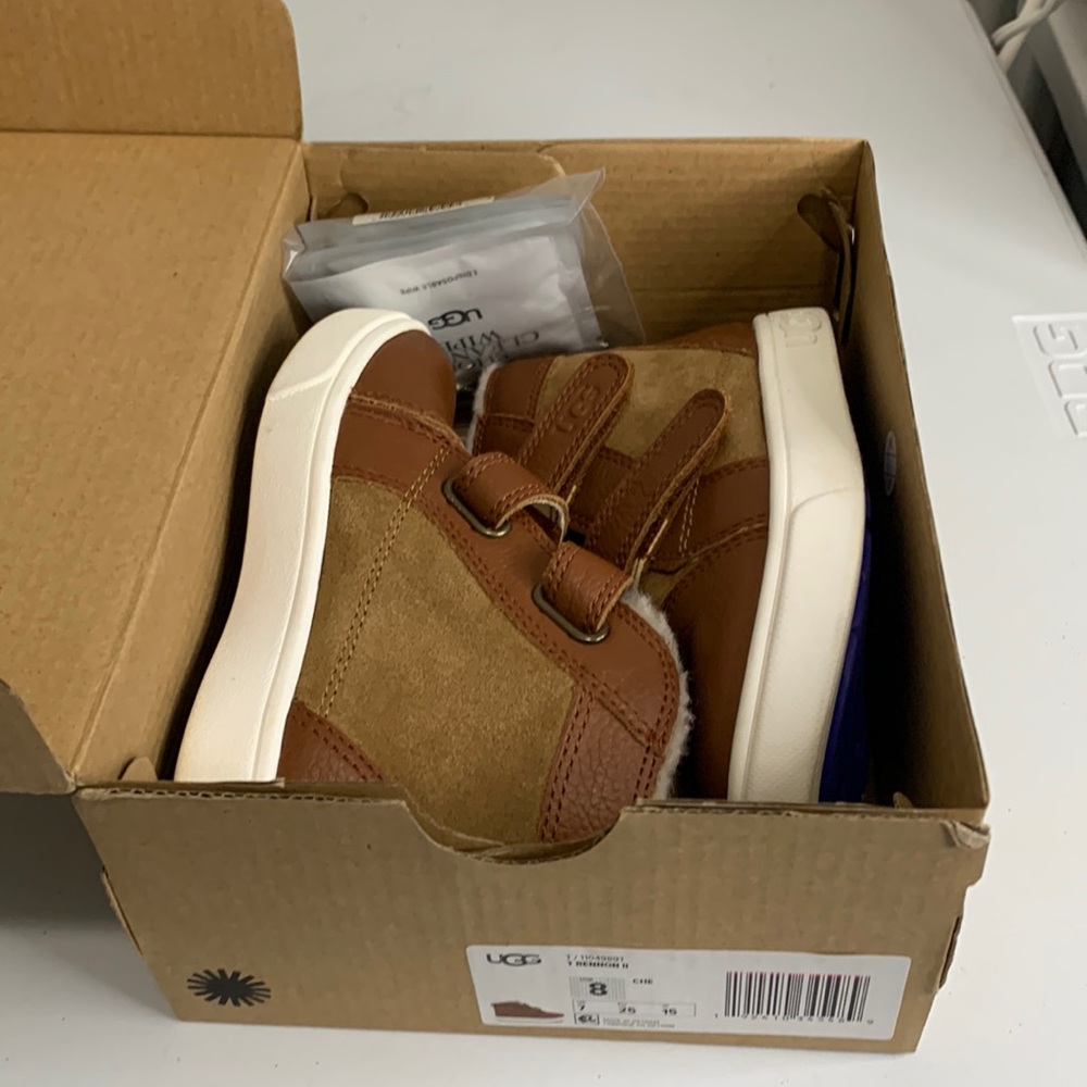 Blue bottom Ugg’s